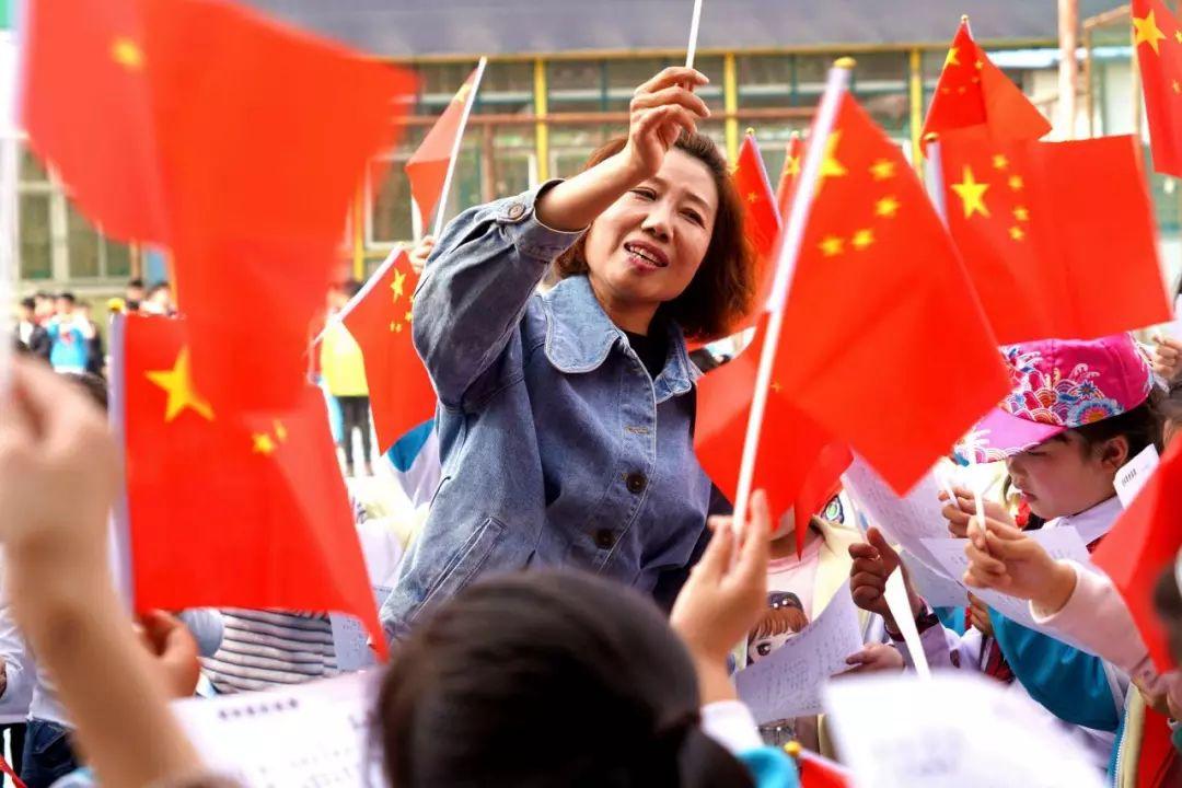 加入当代年轻人在未来选择是该奋力一搏,还是听从长辈选择稳妥?知识星球,提升你的知识水平